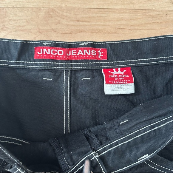 Black JNCO skater shorts with embroidered bulldog on back pocket - Picture 3 of 6